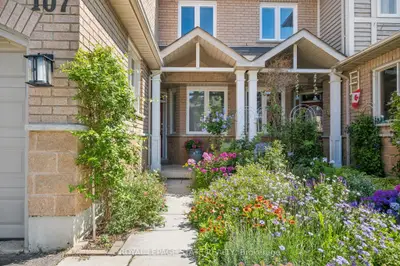 833 Scollard Court 107, Mississauga, On L5v 2b4