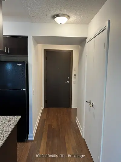 25 Viking Lane 1047, Toronto W08, On M9b 0a1