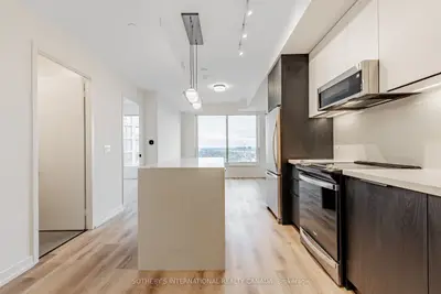 5 York Garden Way 505, Toronto W04, On M6a 2v1