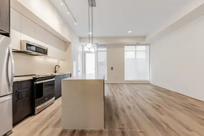 5 York Garden Way Th#101, Toronto W04, On M6a 2v1