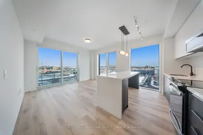 5 York Garden Way 502, Toronto W04, On M6a 2v1