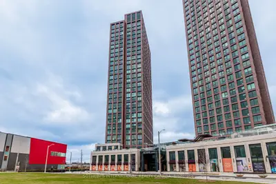 29 York Garden Way 1003, Toronto W04, On M6a 2v1