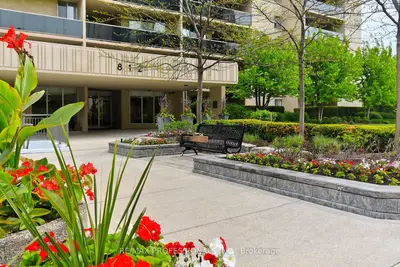 812 Burnhamthorpe Road 1504, Toronto W08, On M9c 4w1
