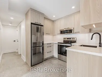 33 Parkway Avenue B, Toronto W01, On M6r 1t6