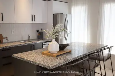 12 Batavia Avenue Unit 3, Toronto, On M6n 4a2