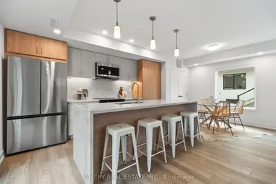 15 Acorn Avenue 5, Toronto W08, On M9b 3p7