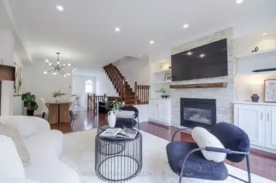 34 Mendota Road 9, Toronto, On M8y 1e8