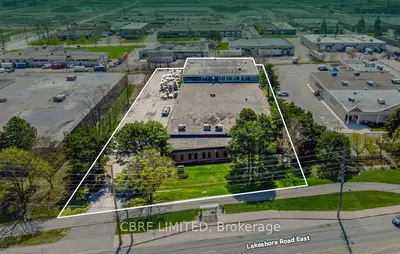 1050 Lakeshore Road E, Mississauga, On L5e 1e4