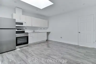 1364 St Clair Avenue 202, Toronto W03, On M6e 1c4