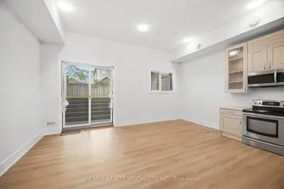 50b Woodlawn Avenue, Mississauga, On L5g 3k6