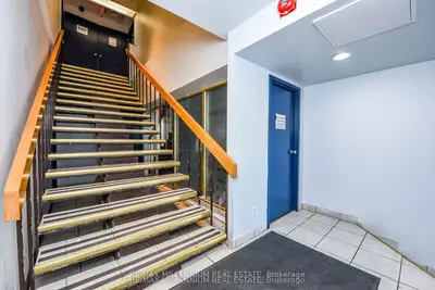 1300 Steeles Avenue 202, Brampton, On L6t 1a2