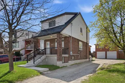 1049 Glencairn Avenue Main House Upper, Toronto W04, On M6b 2b1