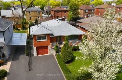 24 Morgan Avenue, Toronto W07, On M8y 2z8
