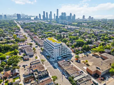 #231 689 The Queensway, Toronto W07, On, M8y 1l1