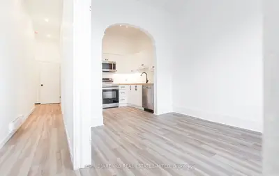 2100 Dundas Street W Front, Toronto W01, On M6r 1w9