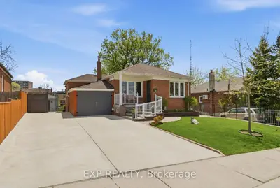 45 Flamborough Drive, Toronto W04, On M6m 2r5