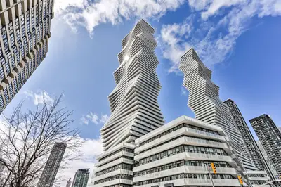 3883 Quartz Road 208, Mississauga, On L5b 0m4