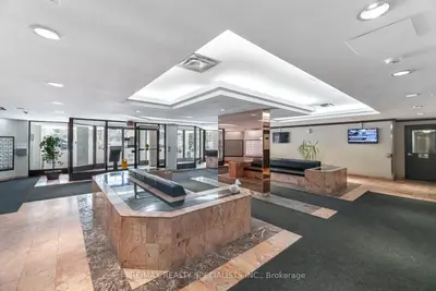 1 Rowntree Road 611, Toronto, On M9v 5g7