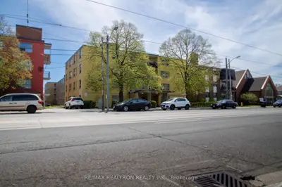 2369 Lake Shore Boulevard W 111, Toronto W06, On M8v 1c2