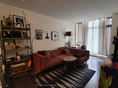 4070 Confederation Parkway 201, Mississauga, On L5b 0e9