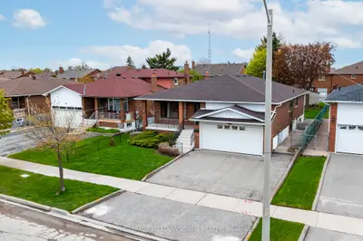 21 Leander Street, Brampton, On L6s 3m3