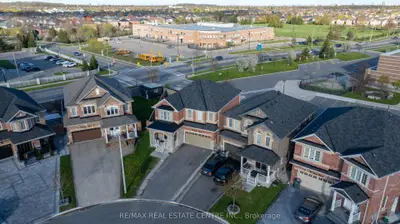 10 Jenna Court, Brampton, On L6r 3p5