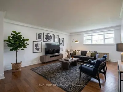 92 Trethewey Drive 2, Toronto W04, On M6m 4b4