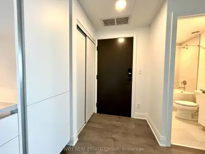 2 Erskine Road 3111, Mississauga, On L5b 0s1