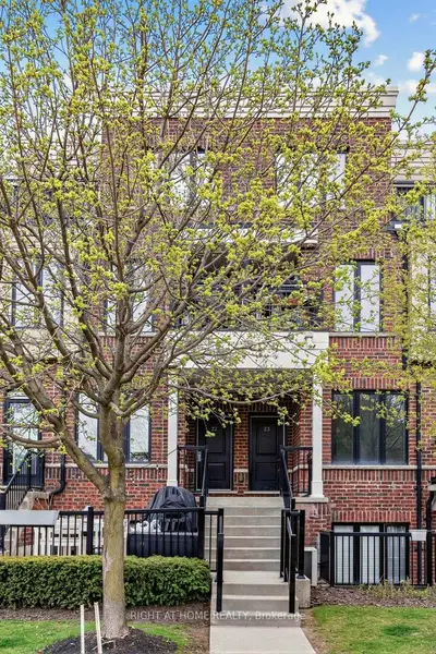 120 Twenty Fourth Street 23, Toronto W06, On M8v 0b8