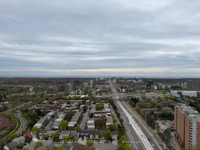 1 Fairview Road E 2713, Mississauga, On L5a 0b4