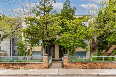 132-134 Trowell Avenue, Toronto W03, On M6m 1l7