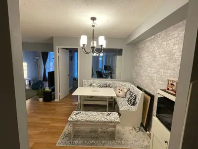 145 Hillcrest Avenue 1008, Mississauga, On L5b 3z1