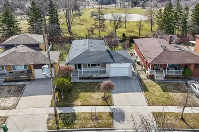 297 Driftwood Avenue, Toronto W05, On M3n 2n6