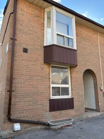 246 John Garland Boulevard #73, Toronto W10, On M9v 1n8