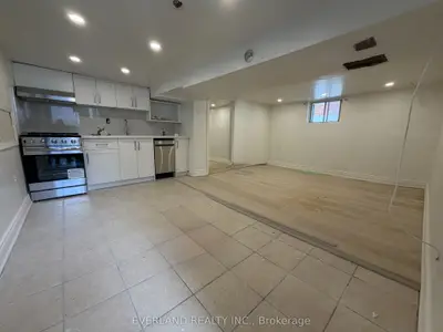 247 Belgravia Avenue Lower Unit, Toronto W04, On M6e 2m9