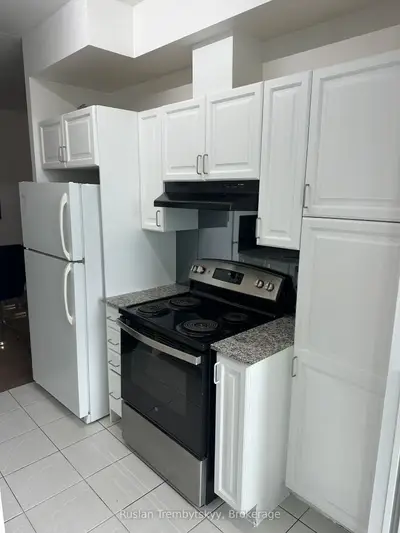 33 Elm Drive 2309, Mississauga, On L5b 4m2