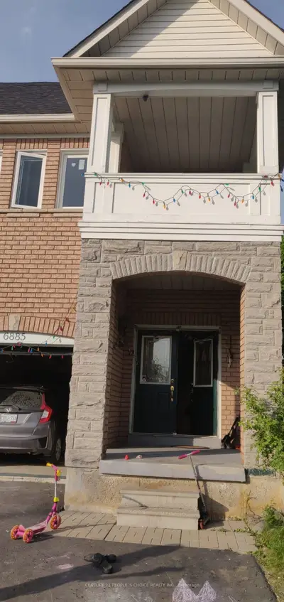6885 Tassel Crescent, Mississauga, On L5w 1g9
