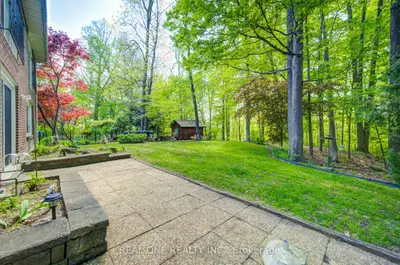 1439 Ballyclare Drive, Mississauga, On L5c 1j4