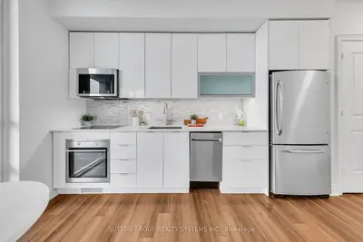 16 Brookers Lane 1205, Toronto W06, On M8v 0a5
