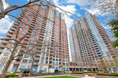 25 Viking Lane 2447, Toronto W08, On M9b 0a1