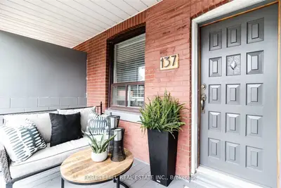 137 Earlscourt Avenue Main, Toronto W03, On M6e 4a8