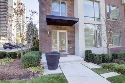 81 High Street E, Mississauga, On L5g 1k3
