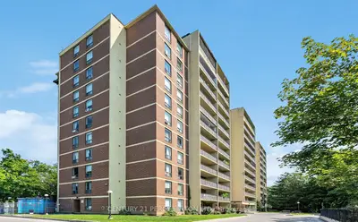15 London Green Court 808, Toronto W05, On M3n 1k4