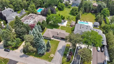 9 Westmount Park Road, Toronto W09, On M9p 1r4