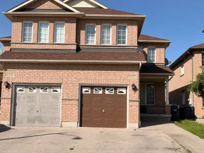 5889 Stonebriar Crescent, Mississauga, On L5v 2t7
