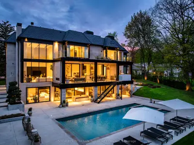 7 Appleby Court, Toronto, On M9b 5a1