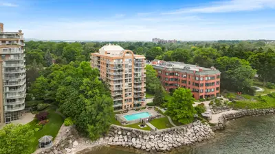 2210 Lakeshore Road 104, Burlington, On L7r 4j9