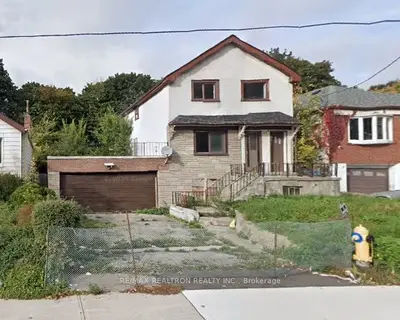 594 Ridelle Avenue, Toronto W04, On M6b 1k9