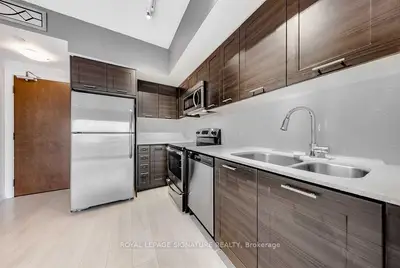 2200 Lakeshore Boulevard 1003, Toronto W06, On M8v 1a4