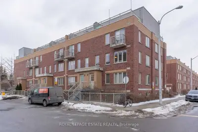 20 Elsie Lane 123, Toronto W02, On M6p 3n9
